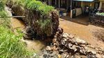 Pasca Tanggul Jebol, Lumpur di Pasirjati Mulai Dibersihkan