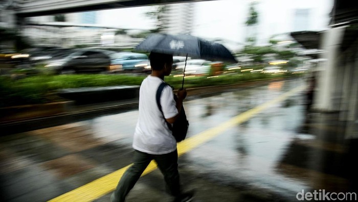 Gampang masuk angin di awal musim hujan? Coba tips berikut (Foto: Rifkianto Nugroho) Gampang masuk angin di awal musim hujan? Coba tips berikut (Foto: Rifkianto Nugroho)