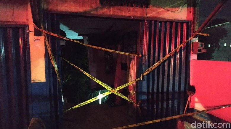 Bangunan Salon di Semarang Tergerus Banjir, Pemilik Terbawa Arus Bangunan Salon di Semarang Tergerus Banjir, Pemilik Terbawa Arus