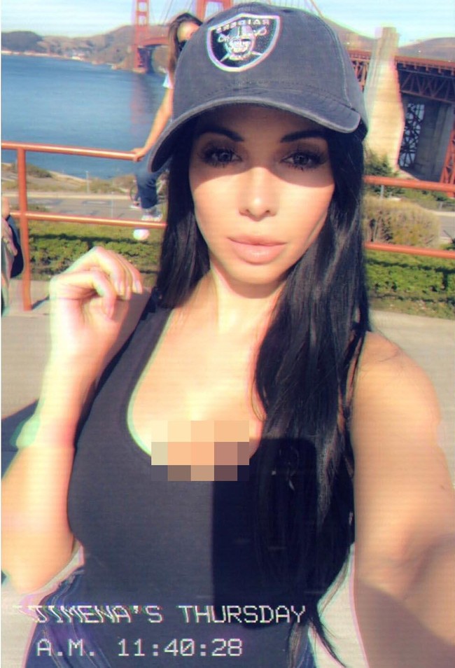 Jimena Sanchez pun disebut sebagai Kim Kardashian dari Meksiko. Wanita 34 tahun itu memang punya figur tubuh yang mirip dengan Kim Kardashian. Foto: Instagram @jimenasanchezmx