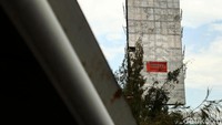 Yani pun menambahkan hasil pendataan Dinas Cipta Karya dan Tata Ruang terdapat 344 reklame ilegal yang berada di billboard dan JPO. Ada pula reklame nama perusahaan dan reklame yang berada di gedung.