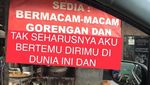 Netizen Kompak Bikin Meme Spanduk Gorengan yang Jadi Viral