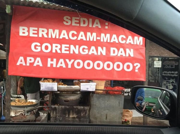 Netizen Kompak Bikin Meme Spanduk Gorengan yang Jadi Viral