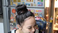 Untuk menjaga tubuhnya tetap sehat dan bugar, Yuanita sering berlangganan jasa katering sehat yang memadukan protein dengan aneka sayuran. Foto: Instagram @yuanitachrist