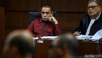 Gubernur Aceh nonaktif, Irwandi Yusuf, kembali menjalani sidang lanjutan terkait kasus suap yang menjeratnya.