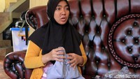 Meli mengatakan suaminya berangkat ke Malaysia pada 17-23 Januari untuk tujuan bisnis. Namun, Meli mengaku mulai kehilangan kontak sang suami pada tanggal 23 Januari.