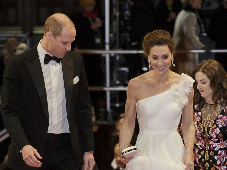 Pakai Gaun Panjang, Kate Middleton Diawasi Pangeran William