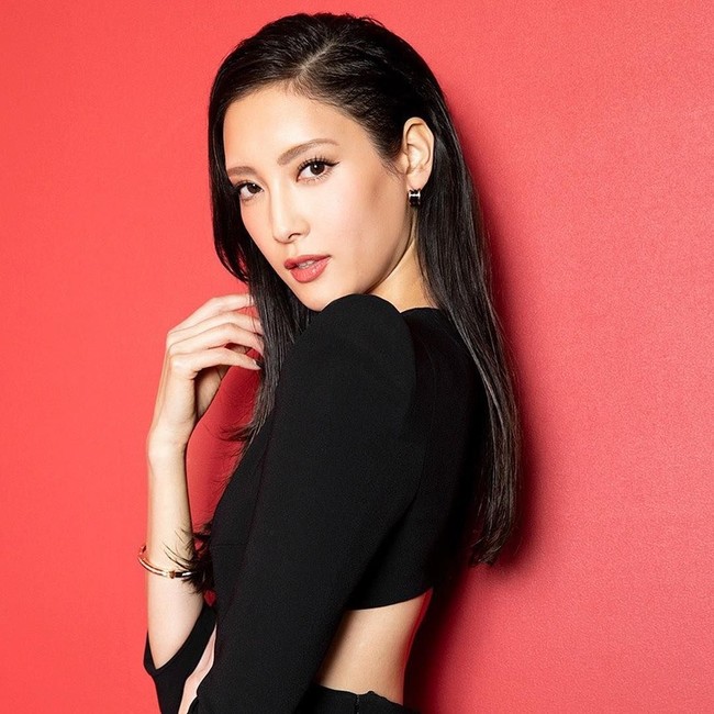 Nanao populer sebagai bintang iklan. Mulai dari Pantene, kosmetik COFFRET DOR, Gillette Venus hingga alat olahraga Sixpad pernah dibintanginya. Foto: Instagram