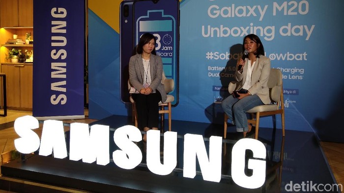Berapa harga Samsung Galaxy M20 di Indonesia. (Foto: Muhamad Imron Rosyadi/detikINET) Berapa harga Samsung Galaxy M20 di Indonesia. (Foto: Muhamad Imron Rosyadi/detikINET)