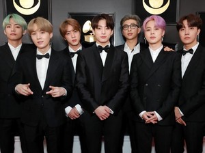 Selamat! BTS Raih Piala Group of the Year Awards di 2019 Hitmakers Variety
