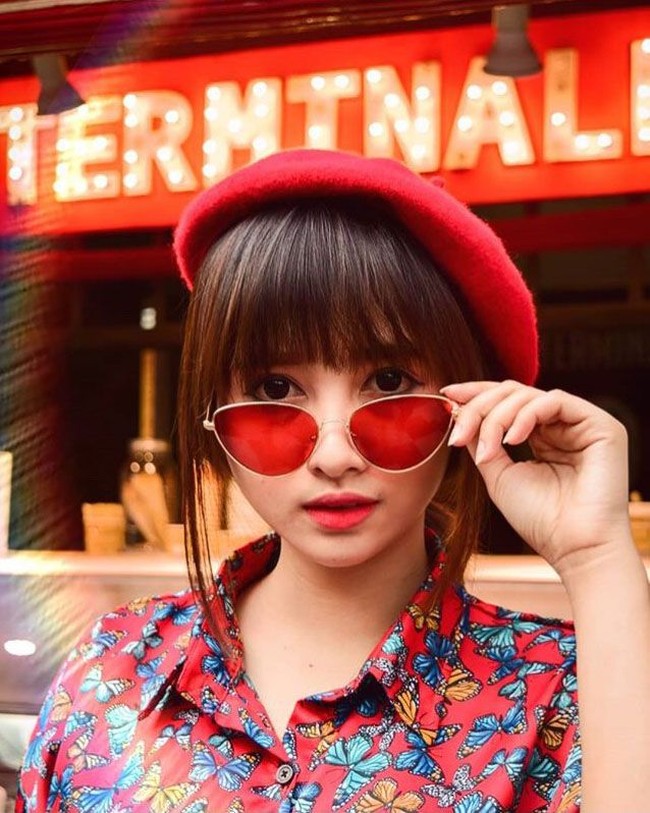 Setelah menjadi selebgram dan masuk ke industri model, wanita kelahiran 1995 ini rupanya telah berhenti bekerja sebagai seorang kasir. Saat dihubungi Wolipop, Siroh mengaku sudah bekerja di suatu perusahaan dan telah resign dari Indomaret pada 2017. Foto: Instagram