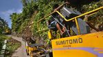 Ratusan Warga Mengungsi Usai Gunung Karangetang Sulut Erupsi