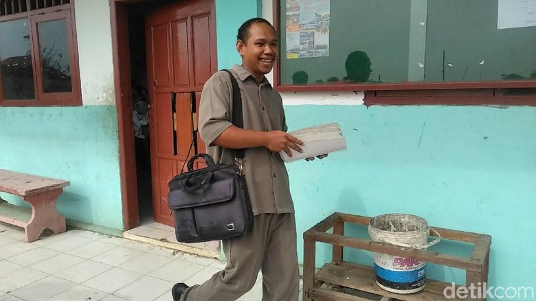 Kesabaran Guru yang Ditantang Siswa Berbuah Hadiah Umrah Kesabaran Guru yang Ditantang Siswa Berbuah Hadiah Umrah