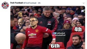 Eits, Maurizio Sarri jangan salah duduk. Chelsea kini ada di posisi keenam lho, sedangkan MU-nya Ole Gunnar Solskjaer menempati peringkat keempat klasemen Liga Inggris. (Foto: Internet/Twitter)