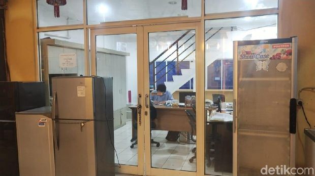 Kantor pengelola food court Pulau D reklamasi atau Pantai Maju