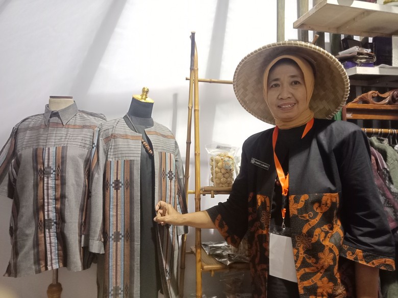 Cerita Sukses PKBM An-Nur Bawa Sarung Lokal ke Thailand Cerita Sukses PKBM An-Nur Bawa Sarung Lokal ke Thailand