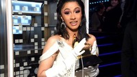 Memiliki nama lengkap Belcalis Almanzar, Cardi B memulai karirnya di tahun 2015. Dalam waktu yang cukup singkat, Cardi berhasil menjadi rapper wanita pertama yang memenangkan Grammy Awards dalam kategori rap album terbaik untuk album Invasion of Privacy miliknya. Foto: Istimewa