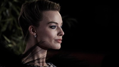 Garis Wajah Margot Robbie, Si Boneka Barbie