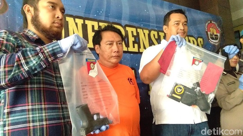 Ngaku Irjen, Pria Asal Tangerang Ini Miliki Pistol Glock Ilegal Ngaku Irjen, Pria Asal Tangerang Ini Miliki Pistol Glock Ilegal