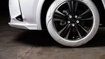 Ban Putih Lexus ala Sepatu Kets Nike