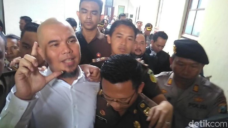 Pengacara Dhani Perang Mulut dengan Jaksa Usai Sidang Pengacara Dhani Perang Mulut dengan Jaksa Usai Sidang