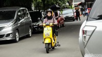 Pihak kepolisian ketika dikonfirmasi situasi tersebut menjelaskan bahwa sepeda listrik Migo sudah melanggar aturan lalu lintas Pasal 49 tentang kewajiban semua kendaraan yang melintas di jalan raya harus memenuhi persyaratan, salah satunya lulus uji tipe kendaraan.