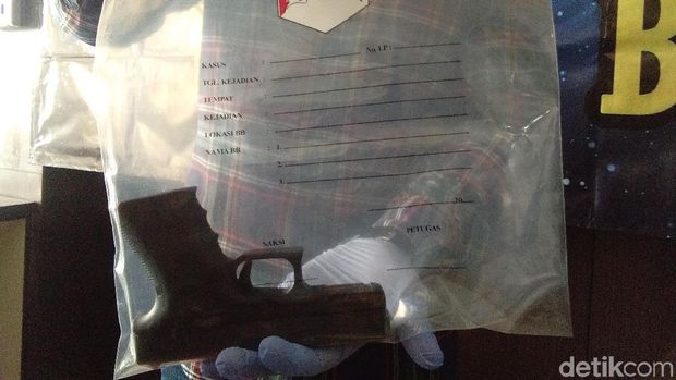 Johanes Irjen Gadungan Beli Pistol Glock-19 Seharga Rp 60 Juta