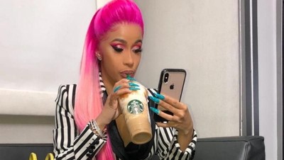 Gaya Makan Cardi B, Wanita Pertama yang Raih Rap Album Grammy Awards