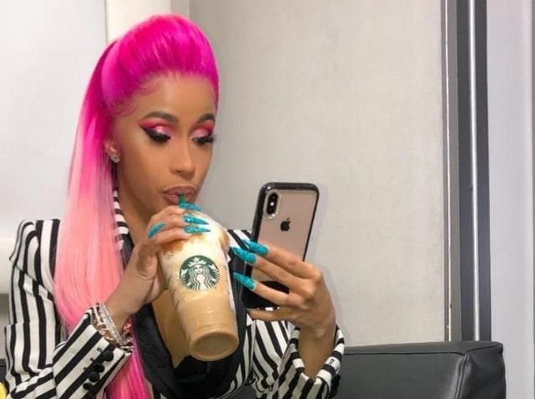 Gaya Makan Cardi B, Wanita Pertama yang Raih Rap Album Grammy Awards
