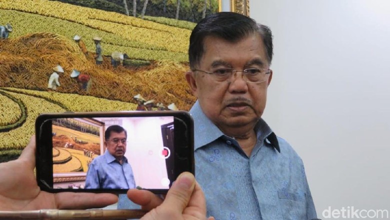 JK Akui Kerap Kritik Kebijakan Pemerintah demi Hemat Uang Negara JK Akui Kerap Kritik Kebijakan Pemerintah demi Hemat Uang Negara