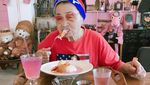 Nyentrik Banget! Gaya Nenek Asal Korsel yang Hobi Kulineran