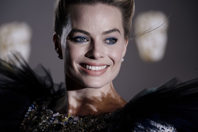 Margot Robbie bisa jadi perenang atau penyelam ulung jika dia tak berkarier sebagai aktris. Ia punya bakat bisa menahan napas di dalam air selama lima menit. Foto: Gareth Cattermole/Getty Images