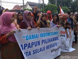 Mahasiswa dan Emak-emak di Cirebon Kampanye Pemilu Damai