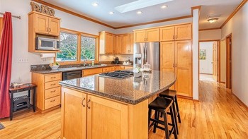 Penampakan dari dapur yang dimiliki rumah tempat lahir Amazon. Hunian ini juga sempat dilego dengan harga USD 620 ribu pada 2009 lalu.Foto: John L. Scott Real Estate