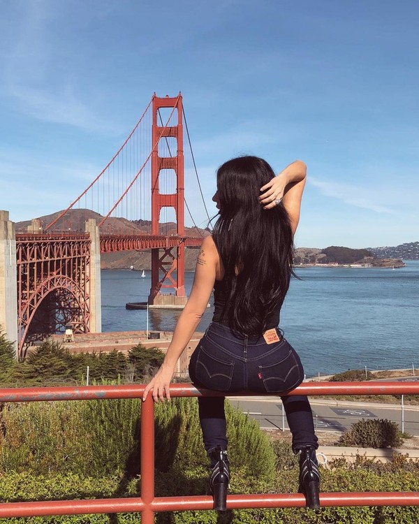 Foto berlatar Golden Gate Bridge, jembatan ikonik di San Francisco (jimenasanchezmx/Instagram)