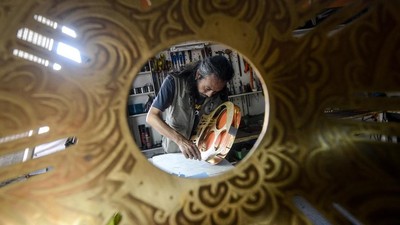 Keren! Gitar Berbahan Logam Asal Cimahi Tembus Pasar Eropa