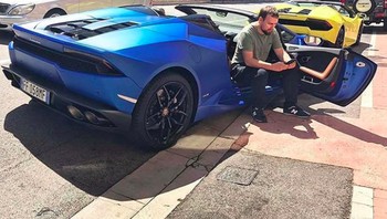 Mereka diperiksa karena dicurigai mengemudi di bawah umur. Foto: Instagram