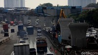 Meski begitu, dia menuturkan akan tetap mengupayakan tol ini bisa digunakan sesuai target, dengan melakukan sinkronisasi pekerjaan proyek-proyek lain.