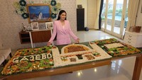 Titi Kamal termasuk artis yang paling dulu berbisnis kuliner. Ayam Jerit miliknya menyajikan ayam suwir berbumbu pedas sebagai menu andalan. Kini tersedia juga paket liwetan hits. Foto: Instagram ayamjerit