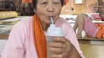 Nyentrik Banget! Gaya Nenek Asal Korsel yang Hobi Kulineran