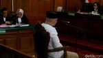 Tak Berkaos dan Blangkon Lagi, Ahmad Dhani Bersidang Pakai Peci