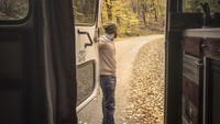 Impiannya untuk memiliki rumah berjalan yang dapat dibawa saat berpetualang pun akhirnya terwujud di dalam bus miliknya tersebut. Istimewa/Dok.Boredpanda.