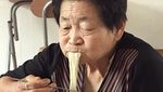 Nyentrik Banget! Gaya Nenek Asal Korsel yang Hobi Kulineran