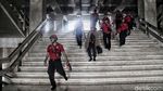 Petugas Damkar Bikin Istiqlal Makin Bersih