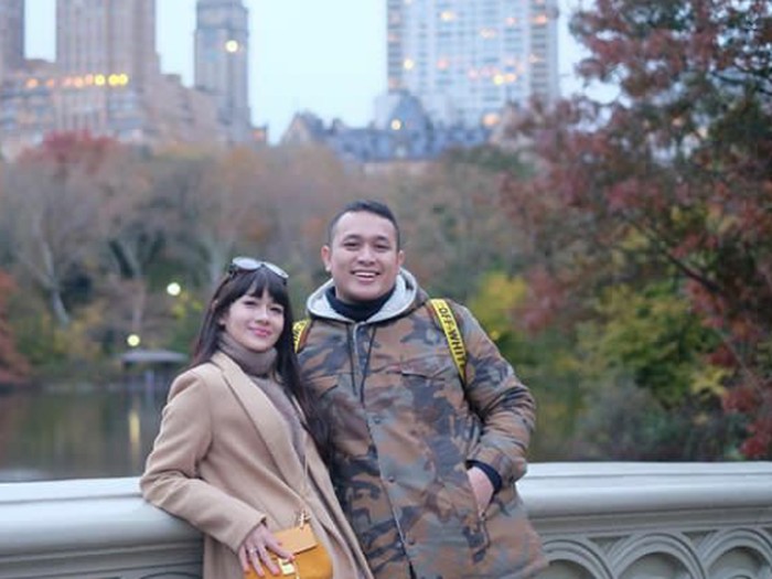 gilang dirga sama istri