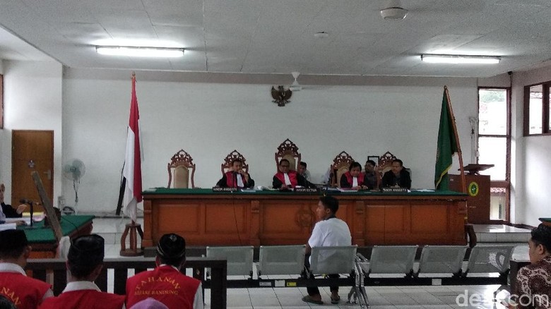 Terdakwa yang Bantah Mengeroyok Haringga Dikonfrotir dengan Temannya Terdakwa yang Bantah Mengeroyok Haringga Dikonfrotir dengan Temannya