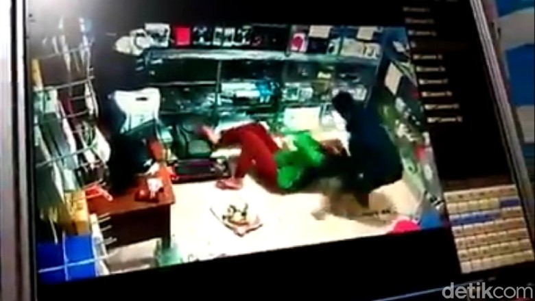Viral Video Pria Hajar Kekasih, Tega Menganiaya karena Cemburu Viral Video Pria Hajar Kekasih, Tega Menganiaya karena Cemburu