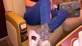 Tidak cuma pesawatnya, dandanan anak muda Rusia ini pun super mewah. Foto: Instagram