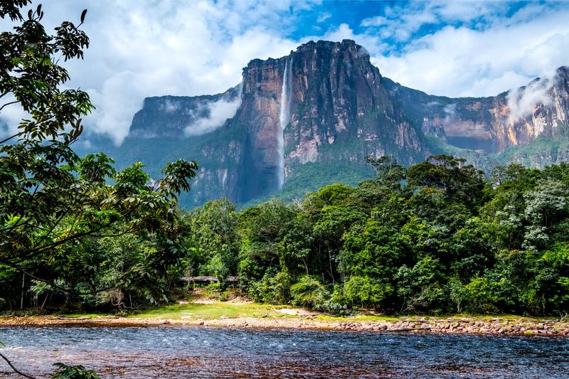 Angel Falls, air terjun di Venezuela