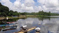 Pemerintah dianggap kurang peduli dengan nasib wisata utamanya, Situ Gede. Tak ada perawatan semenjak beberapa tahun belakangan (Masaul/detikTravel)